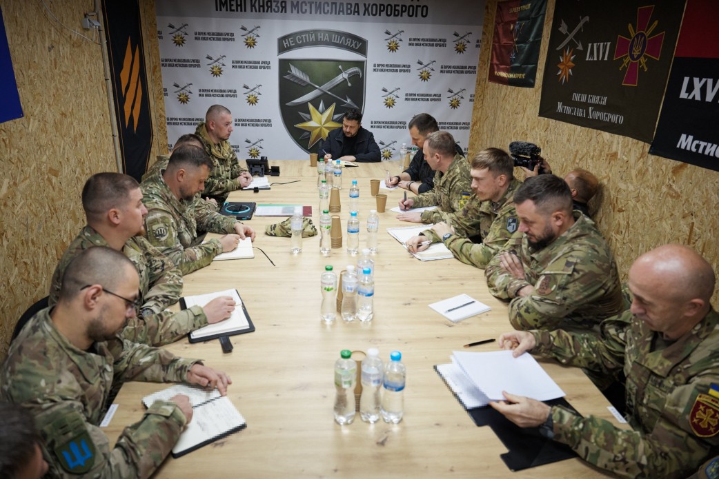 Зеленський обговорив із військовими потреби армії та розвиток дронових технологій