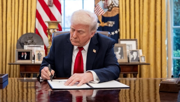 Трамп підписав закон про розширення санкцій проти Росії
