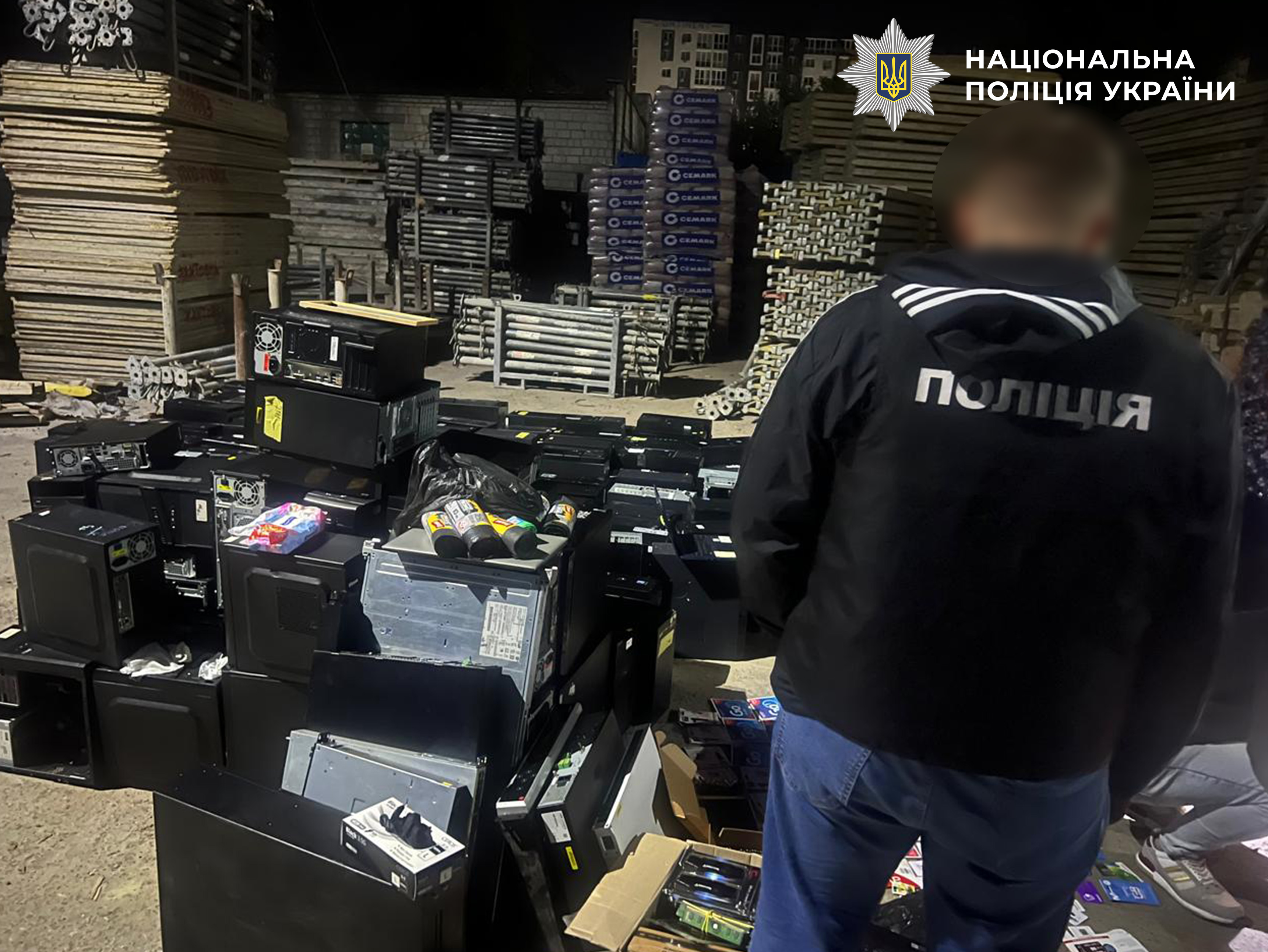  У Луцьку поліція викрила шахрайський кол-центр на 60 операторів 