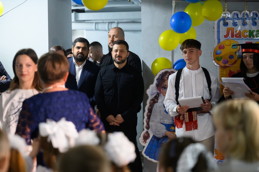  Зеленський у День знань відвідав школу на Київщині та поспілкувався з учнями 