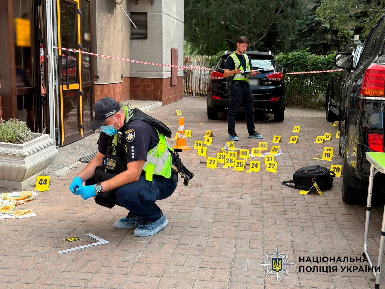  У Києві понад 20 разів вистрілили у директора клініки: поліція розслідує замах на вбивство 