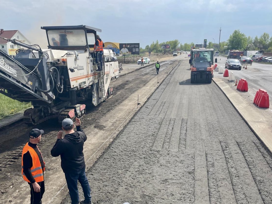  На Закарпатті відновили 45 тисяч квадратних метрів дороги до кордону зі Словаччиною 