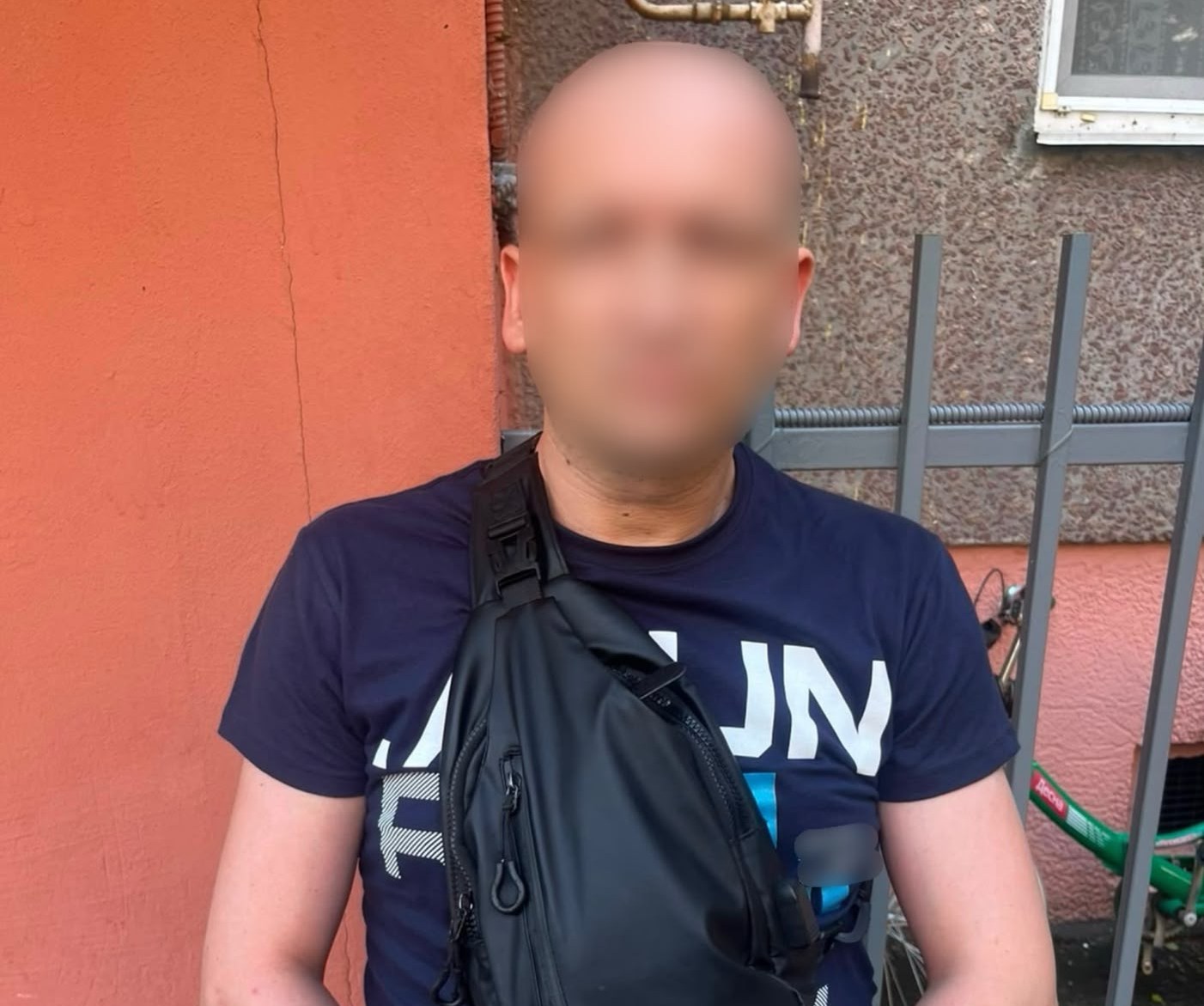  Збував психотропні речовини через поштові відправлення: поліцейські Київщини повідомили про підозру фігуранту 
