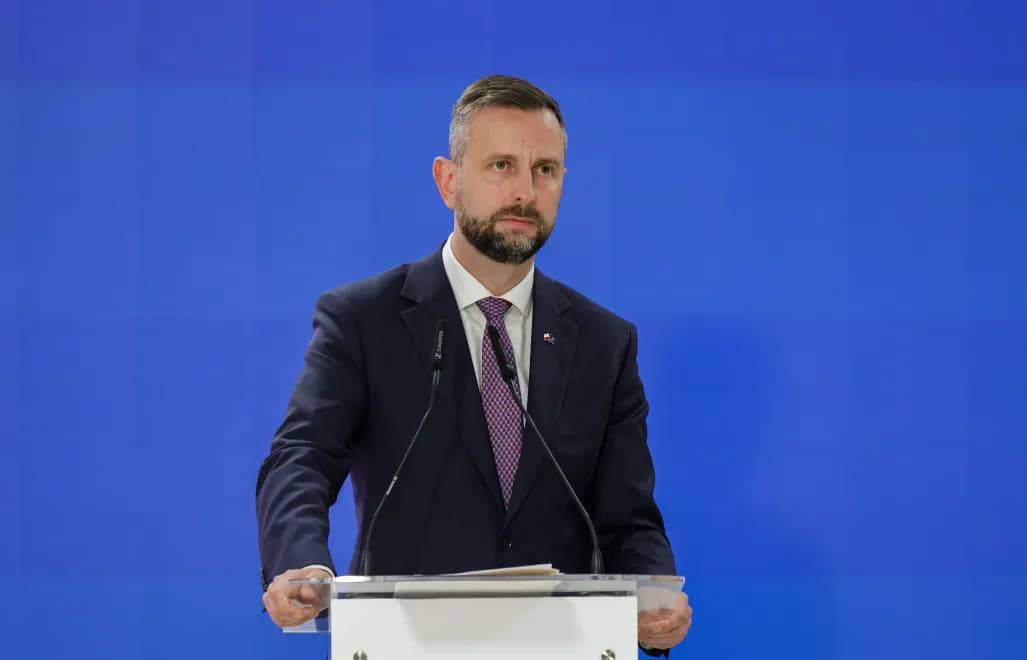  Міністр оборони Польщі запевняє, що Навроцький знав про постачання ракет Україні 
