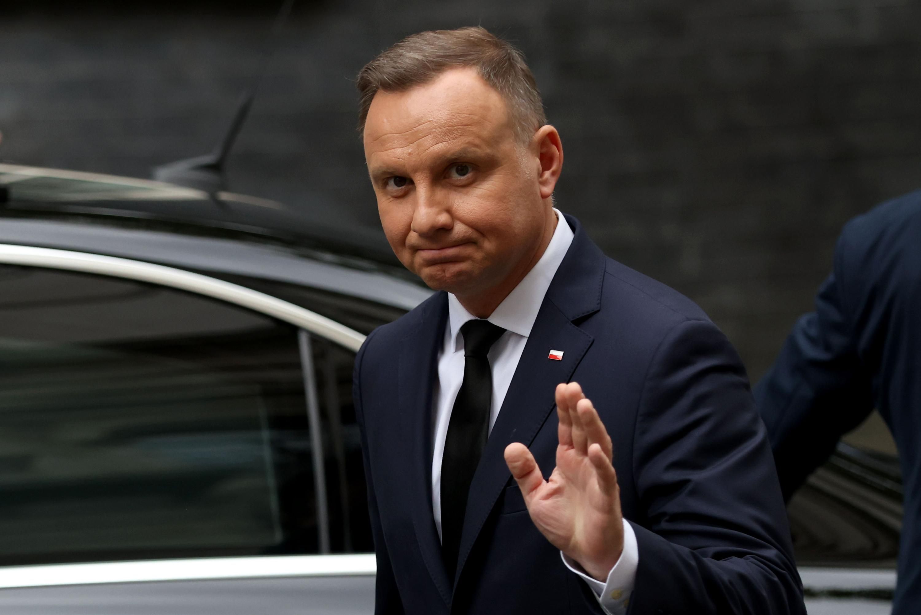  Експрезидент Польщі висловився про можливе позбавлення ордену Зеленського 