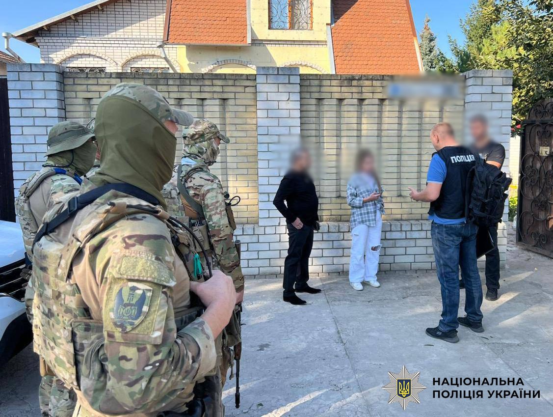  У Києві судитимуть групу з адвокатом за підробку документів для виїзду за кордон 