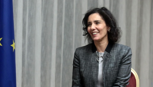  До Києва прибула єврокомісарка Лябіб, планує обговорити посилення гумдопомоги від ЄС 