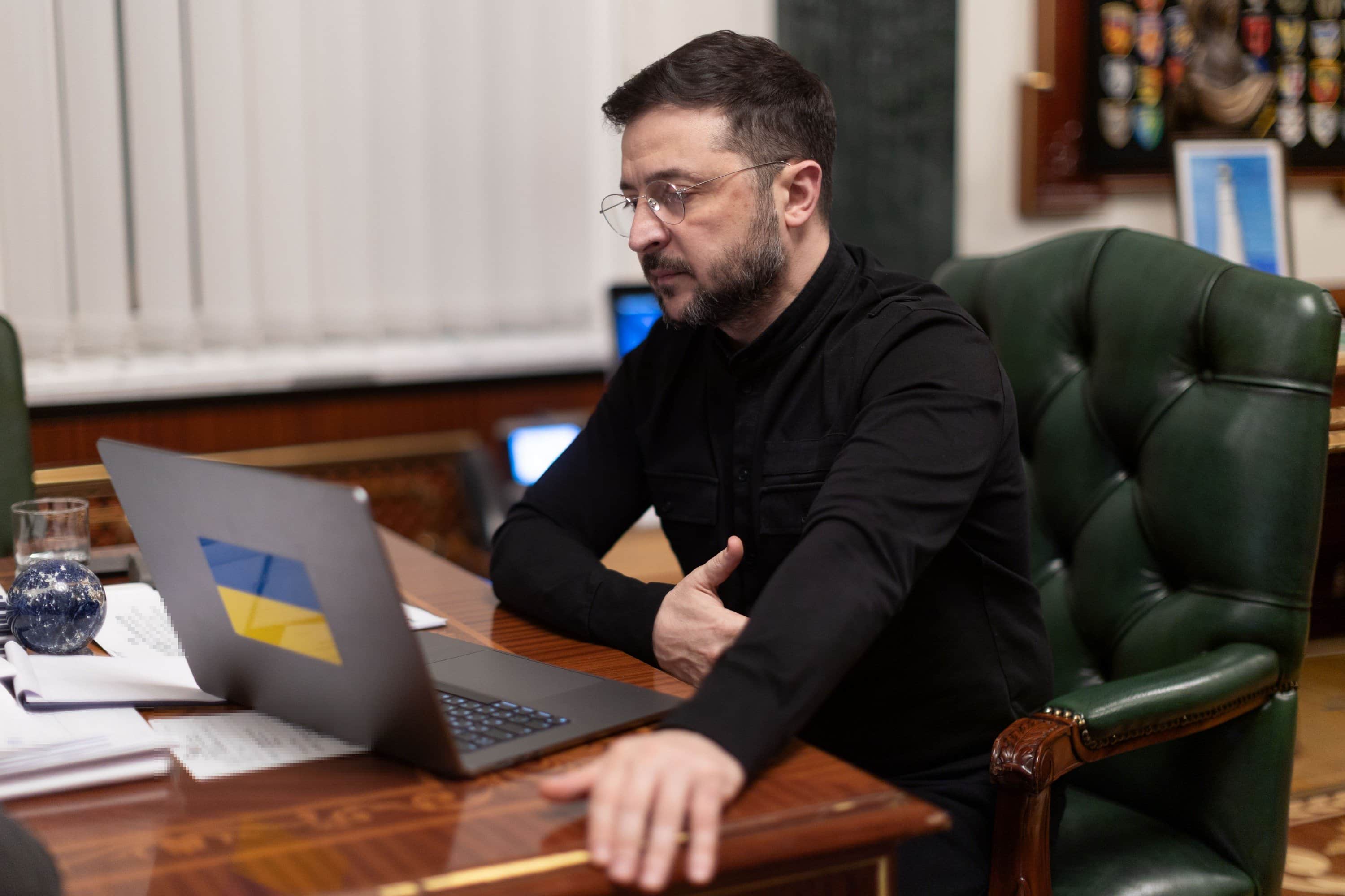  Зеленський обговорив із сенаторами США санкційний пакет проти РФ 
