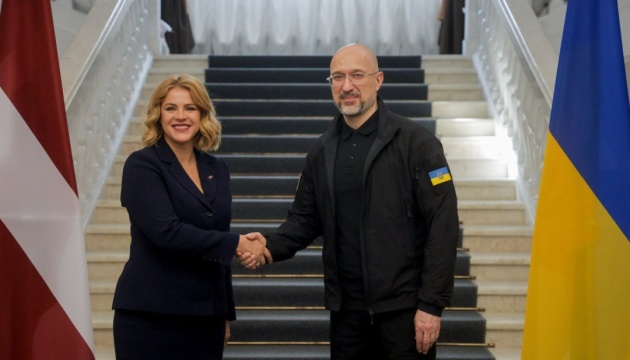  Шмигаль та прем’єрка Латвії обговорили провокації РФ у Європі 