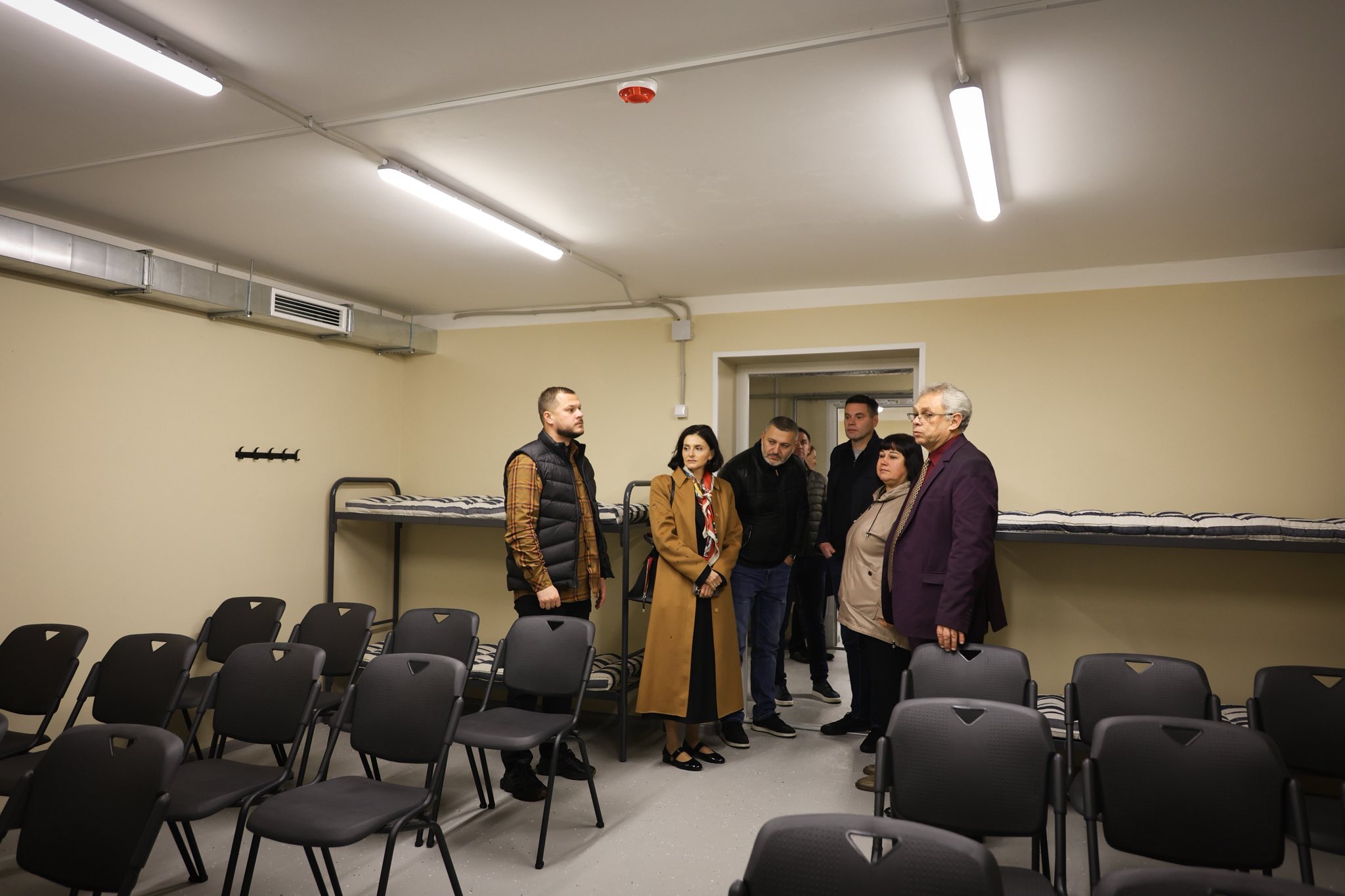  Микола Калашник оглянув новозбудоване укриття на території одного з навчальних закладів Вишгорода 