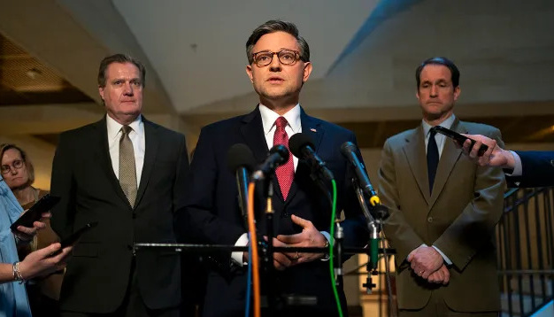  Спікер Джонсон підтримує зусилля Конгресу США щодо введення «руйнівних» санкцій проти Росії 