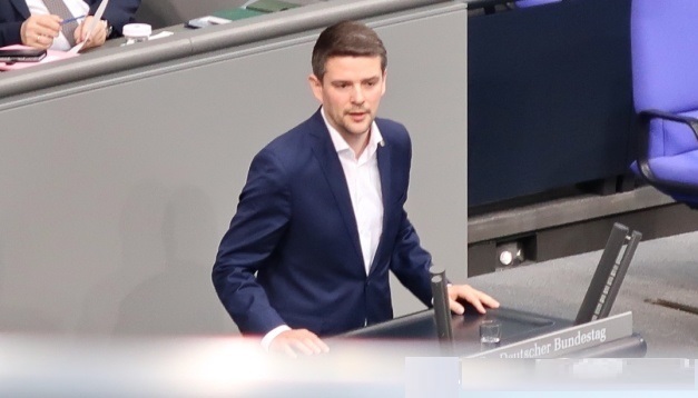  Голова оборонного комітету Бундестагу вважає, що нова влада має надати Україні далекобійну зброю 