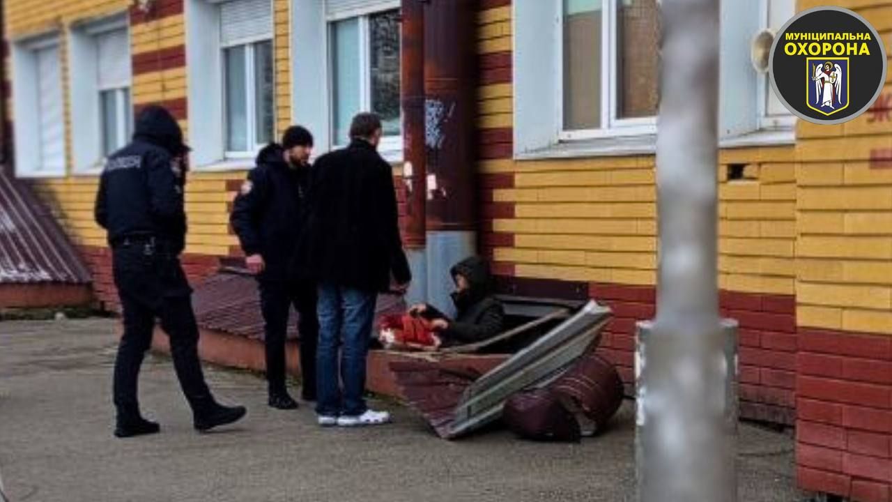  На столичній Оболоні чоловік зірвався з висоти, тікаючи від проходження ВЛК 