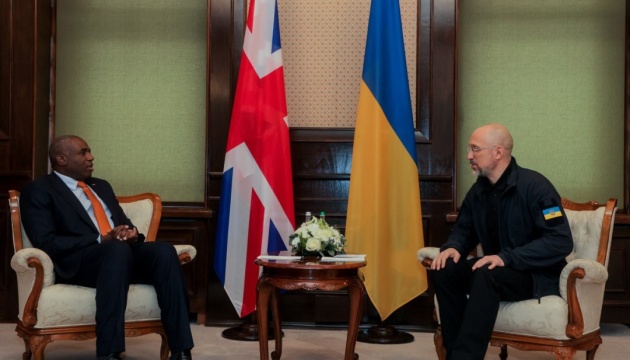  Шмигаль обговорив із Ламмі закупівлю систем ППО та ракет 
