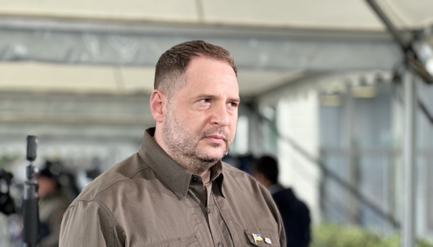  Єрмак: Для початку переговорів РФ має відійти на позиції до 24 лютого 