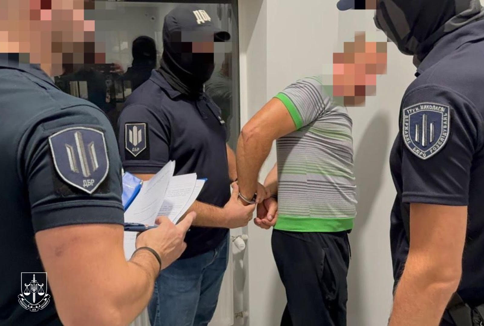 Встановлено та повідомлено про підозру трьом особам, які допомагали народному депутату України незаконно перетнути кордон 