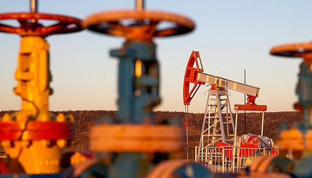  Ціни на нафту еталонних марок знижуються 
