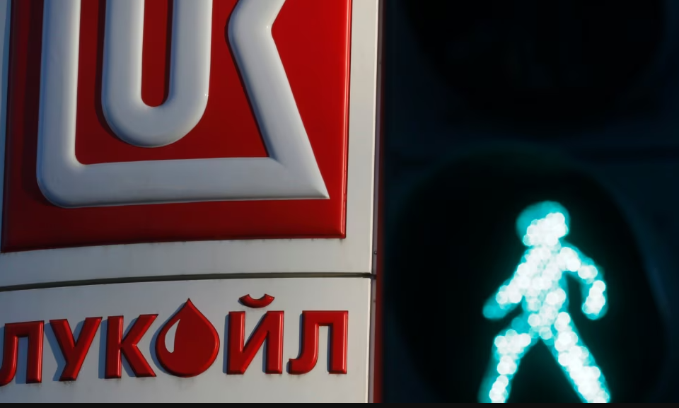  Санкції на "Лукойл" не зменшили постачання нафти до Угорщини та Словаччини 