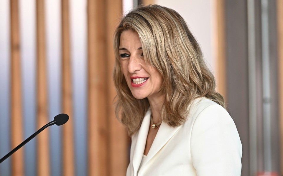  Віцепрем'єрка Іспанії йде з посади лідера своєї партії через провал на євровиборах 