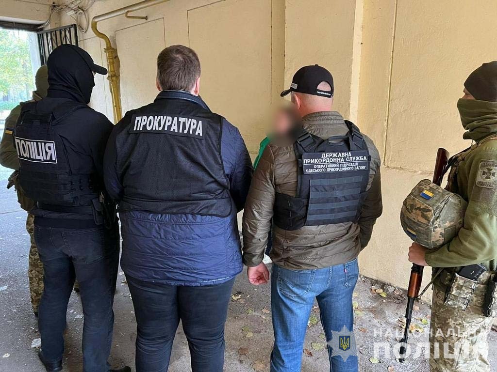  «Шлюбні послуги» за 4500 доларів США: в Одесі поліція затримала організаторку «схеми» виїзду за кордон 