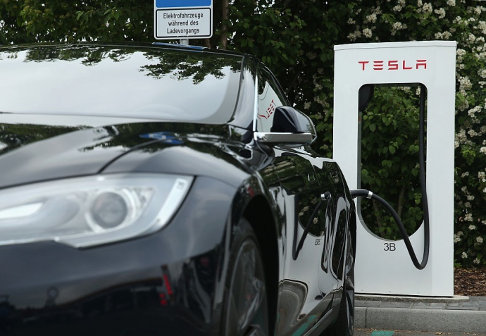  Tesla презентувала в США дешевші версії Model S і Model X з меншим запасом ходу 