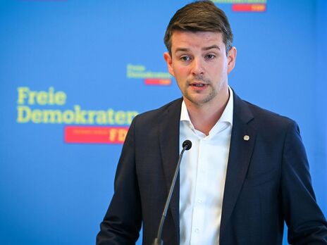  Німецький політик виступив за військовий захист кораблів з українським зерном 