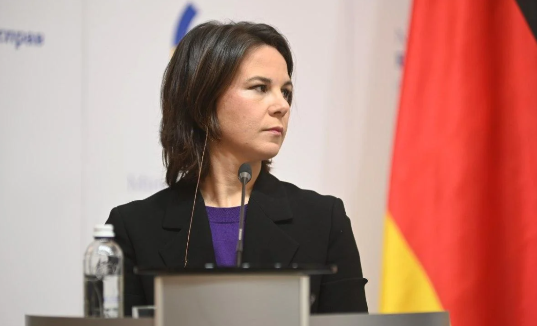 Бербок про переговори з РФ: Ми маємо дивитись правді в очі 