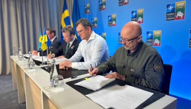  Україна й Швеція підписали угоди про оборонні закупівлі та обмін секретною інформацією 