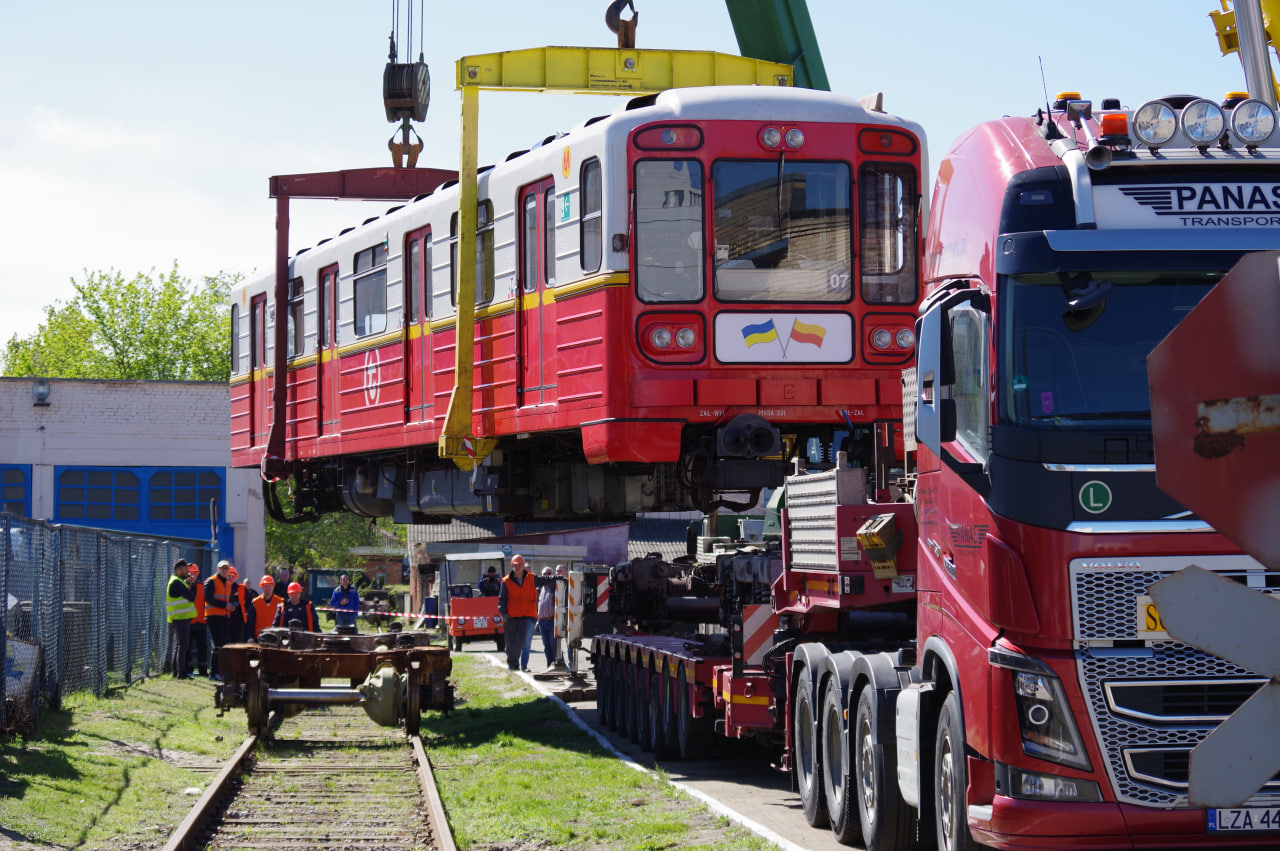 Київський метрополітен отримав ще 6 вагонів від Варшави 
