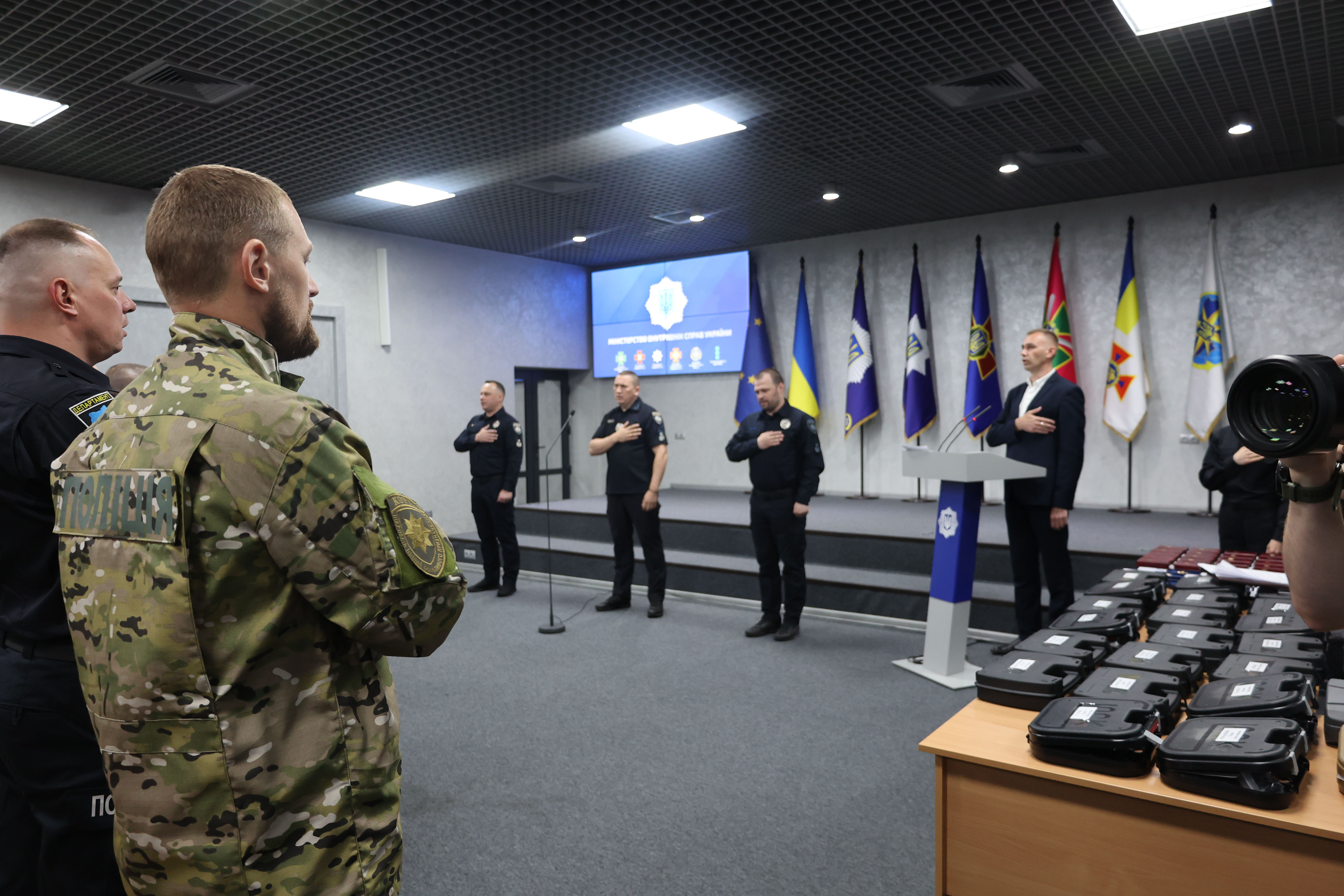  Поліцейські з різних регіонів країни отримали державні та відомчі нагороди 