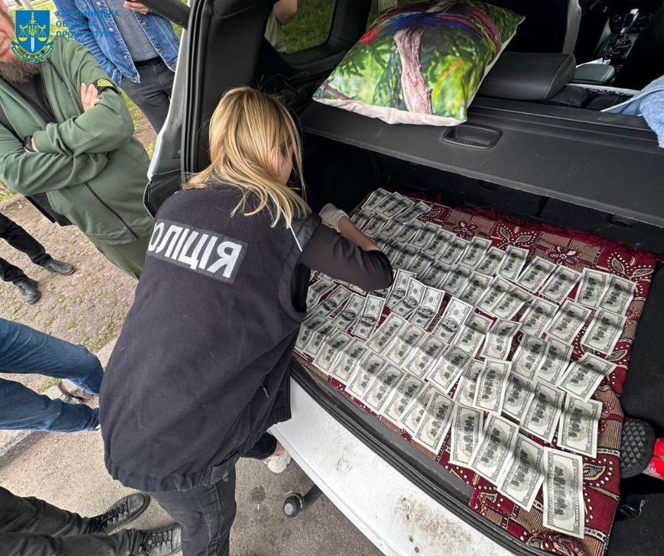 «Непридатність» до військової служби за 16 500 доларів США – на Хмельниччині викрито керівника громадської організації