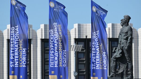  Путін - в економічній ізоляції, форум в Петербурзі це демонструє – Bloomberg 