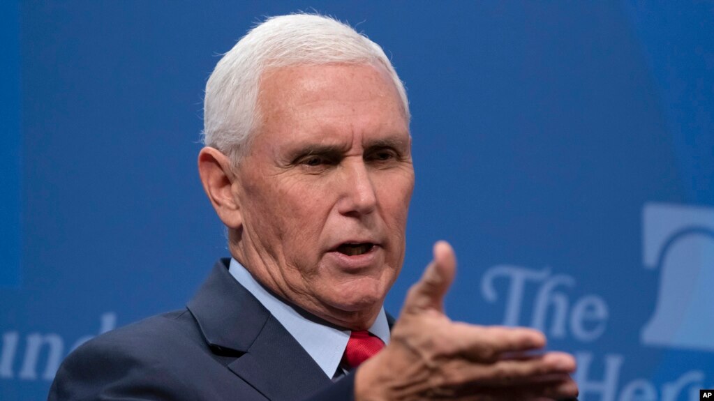  Пенс підтримав допомогу Україні і розкритикував Трампа, що називав Путіна генієм 