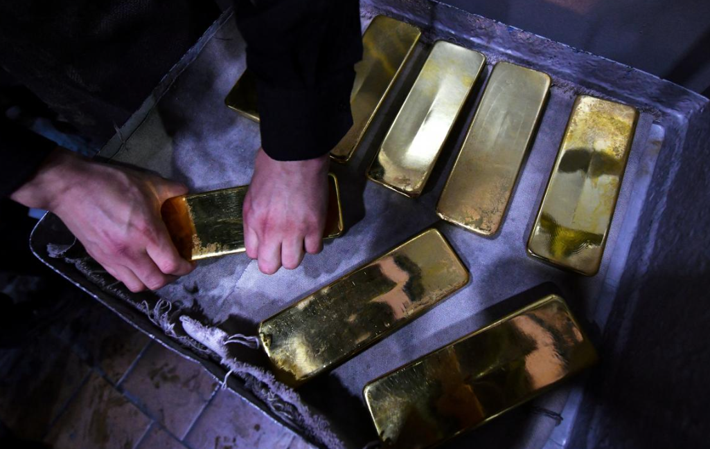  Росія продає золото, щоб перекрити діру у бюджеті 