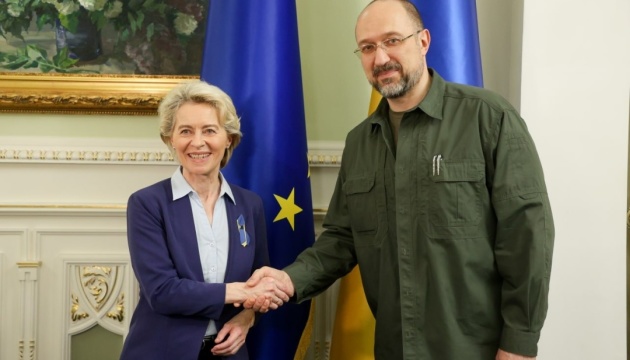  Фон дер Ляєн зустрілася зі Шмигалем у Лондоні: говорили про відновлення України 