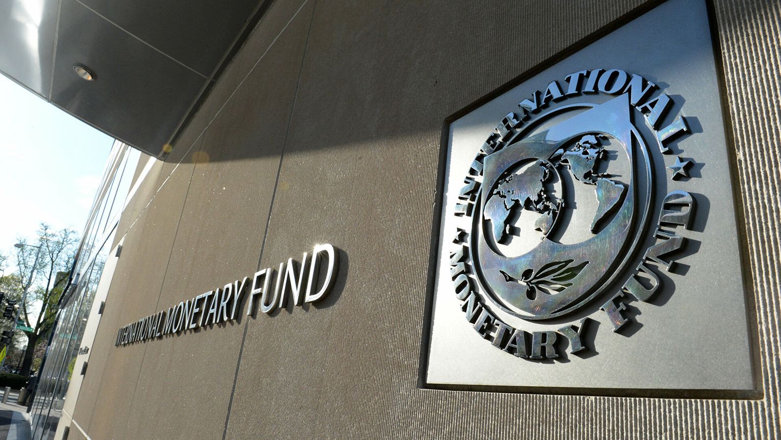  Зменшення податків нашкодить реконструкції та розвитку України – МВФ 