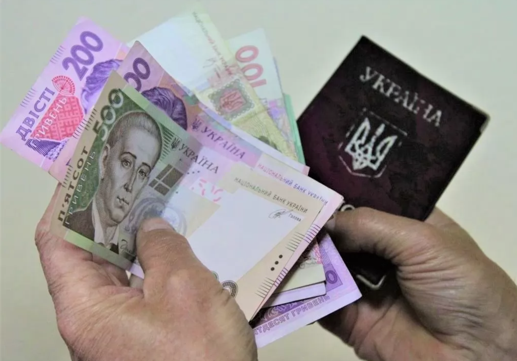  Не всі українці зможуть вийти на пенсію у 60 років. Чому і скільки доведеться працювати 