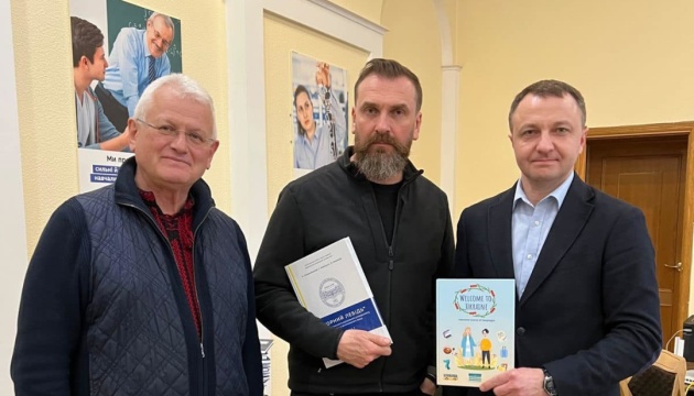  Кремінь назвав створення підручників з української для іноземців пріоритетом на 2023 рік 