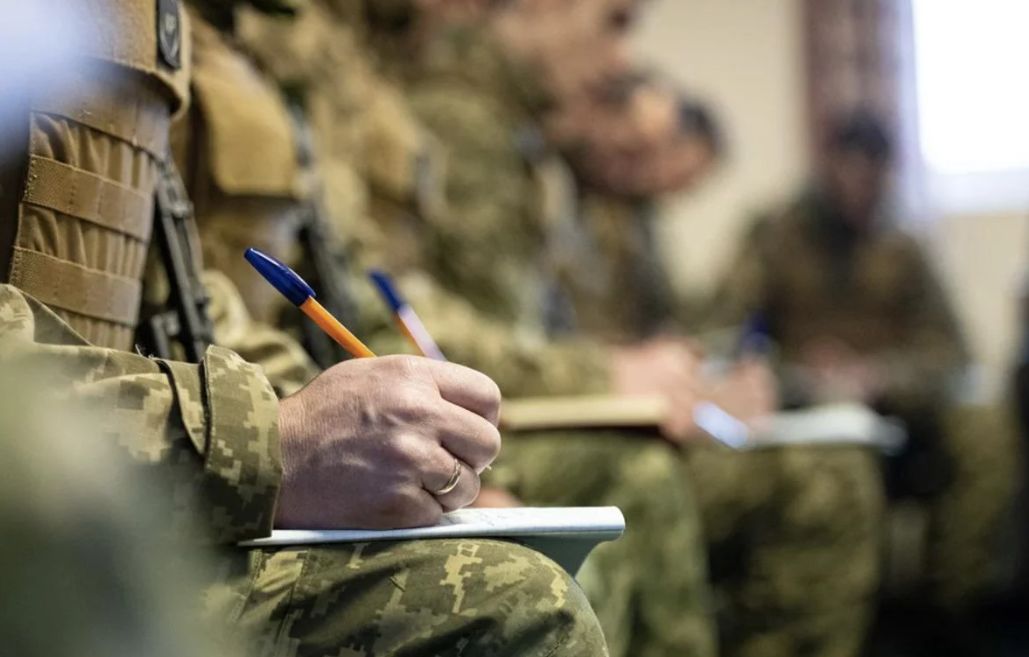  Чи зможуть чоловіки найближчим часом отримати повістки у месенджерах: міністр роз’яснив ситуацію 