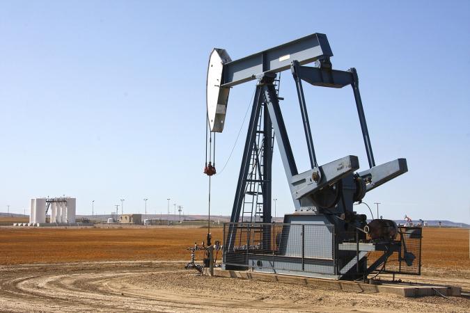  Нафта впала до 15-місячного мінімуму через занепокоєння банками та ставками ФРС 