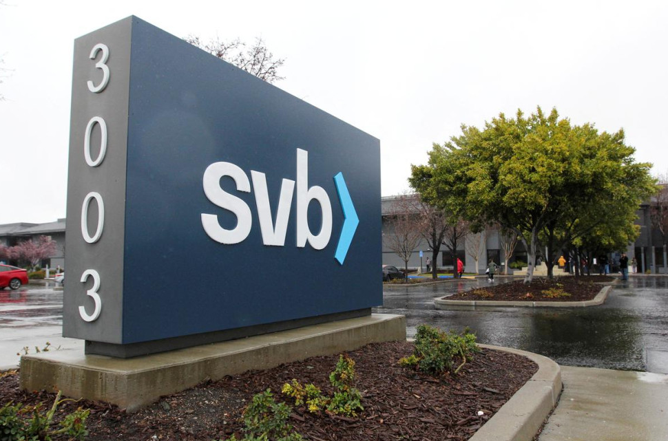  Крах SVB викликає паніку по всьому світу 