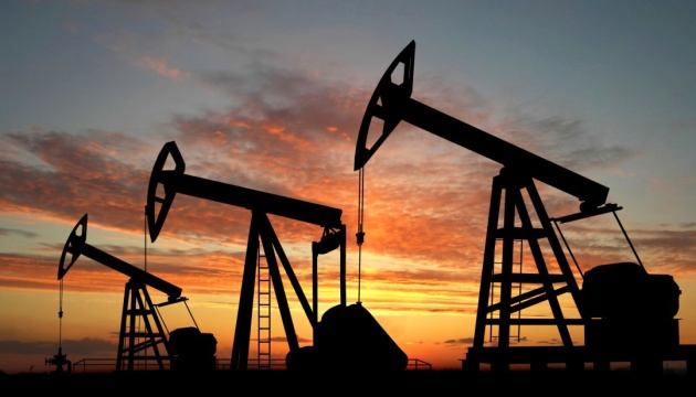  Нафта зростає на тлі несподіваного скорочення запасів у США 