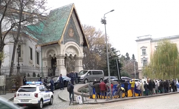  У центрі Софії протест біля російської церкви, куди приїхали посол РФ та митрополит РПЦ 