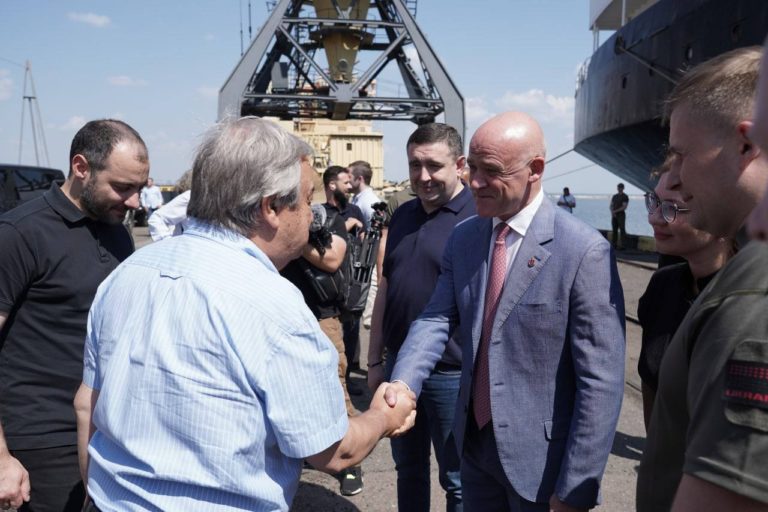  Генсек ООН Антониу Гуттереш вместе с Геннадием Трухановым посетил Одесский торговый порт 