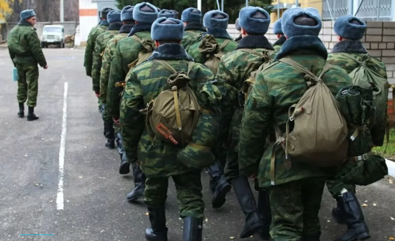  Россия тайно мобилизует мужчин в Крыму, чтобы отправлять их на войну против украинских военных 