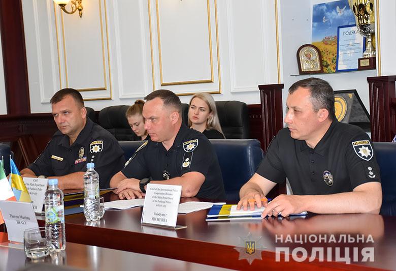  Керівництво поліції Києва зустрілось із Послом Ірландії в Україні щодо безпекової ситуації в місті 
