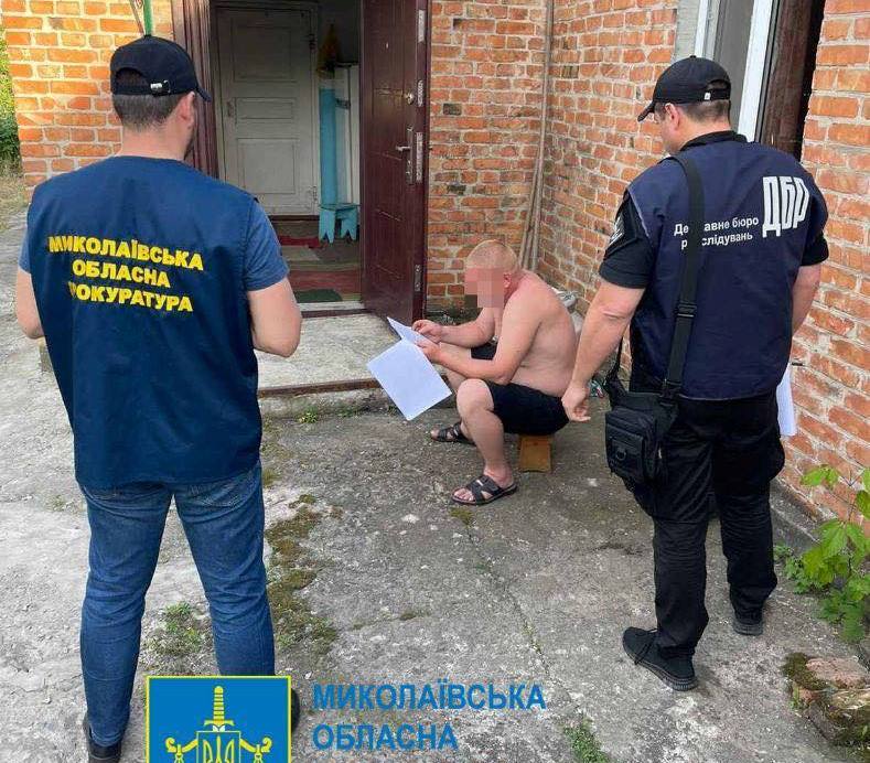  На Миколаївщині двоє поліцейських передали табельну зброю російським окупантам 