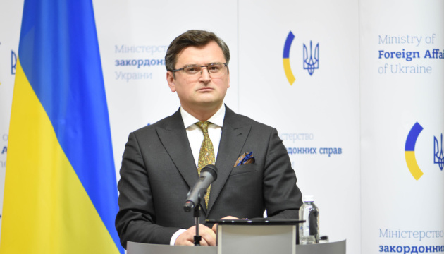  Кулеба - про обіцянки путіна не атакувати Одесу після розмінування портів: Його слова порожні 