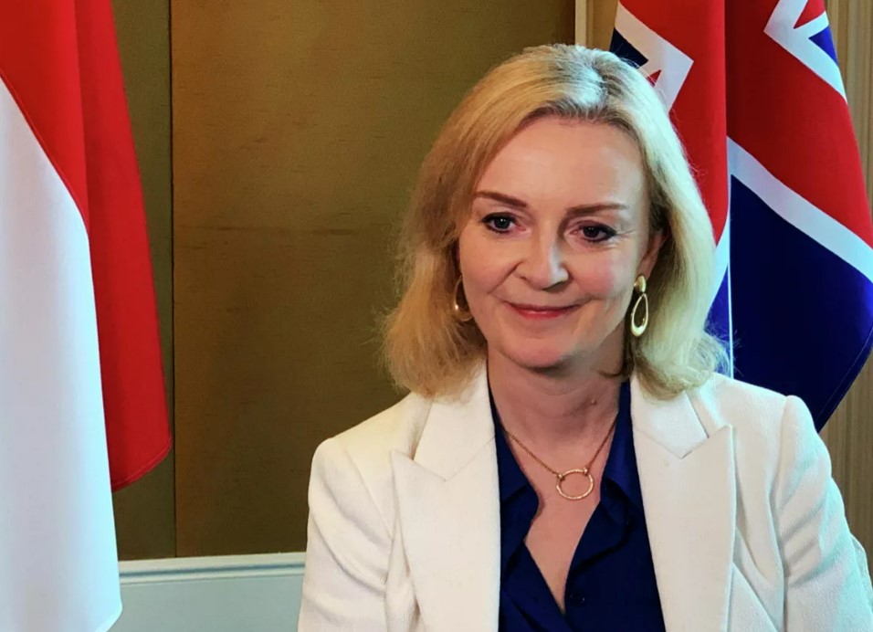  Глава МИД Британии поддержала идею международного трибунала над Путиным 
