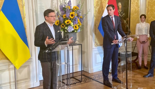  Кулеба обговорив з нідерландським колегою поставки зброї та «кандидатський» статус України 